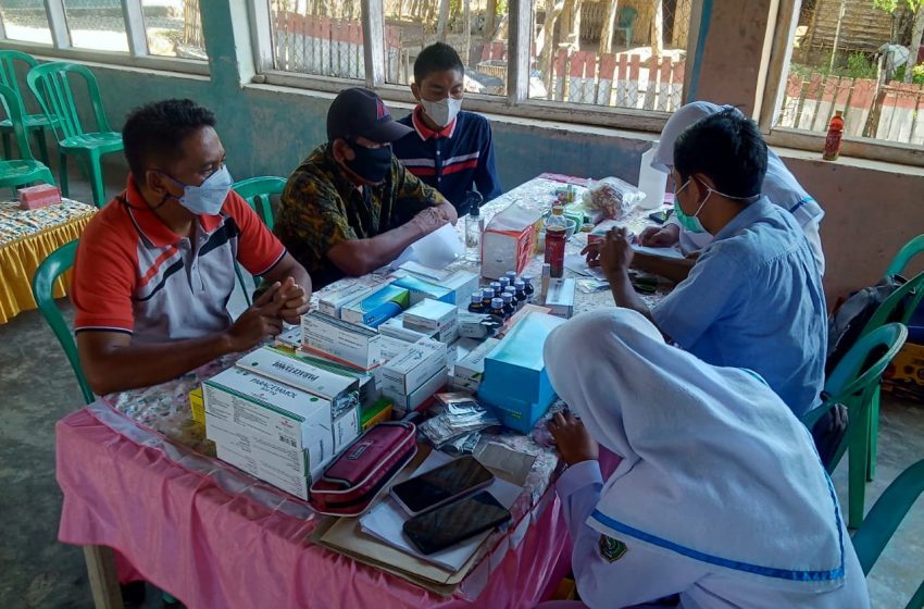  Warga Desa Leseng Jalani Pemeriksaan Kesehatan dan Pengobatan Gratis