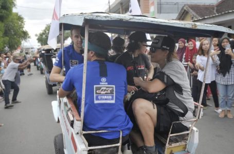 Pembalap MXGP Samota Disambut Tarian Tradisional-Diarak Keliling Kota Naik Cidomo