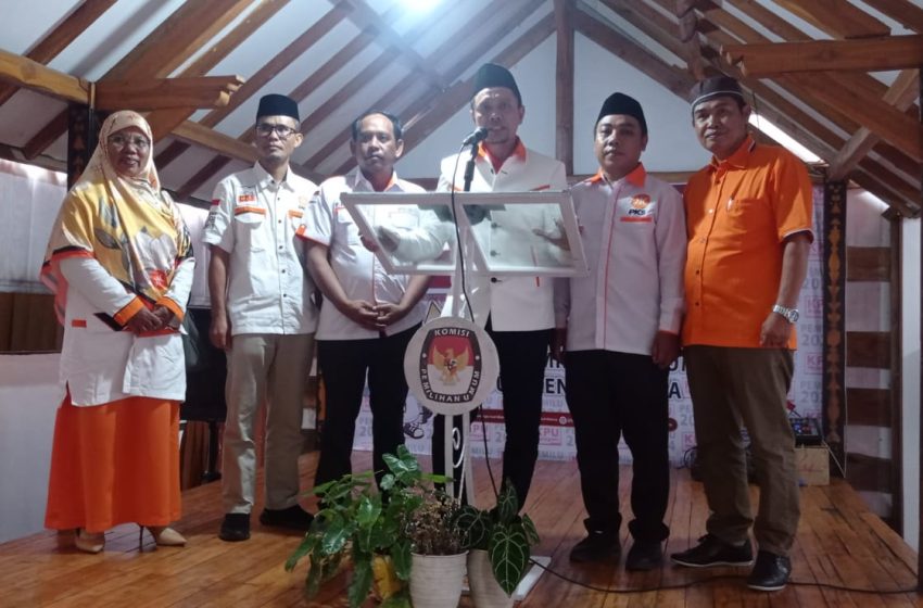  PKS Partai Pertama Serahkan Berkas Bacaleg ke KPU Sumbawa